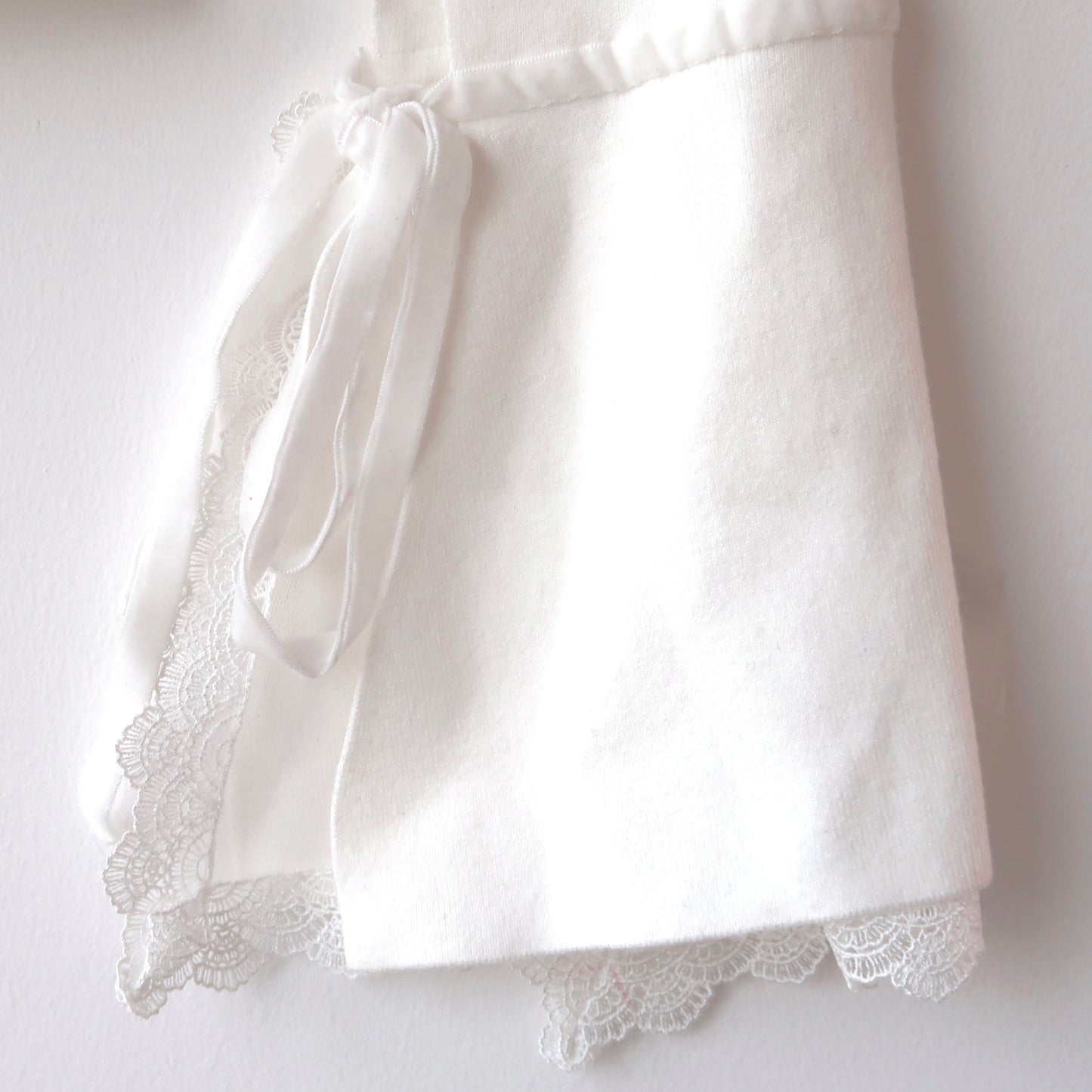 White Lace Sleeves Ribbed-knit Jumper